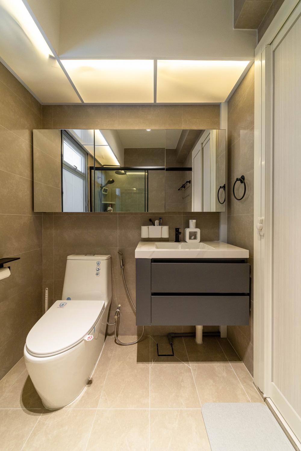 Minimalist Bathroom with Homogeneous Tiles and Mirror