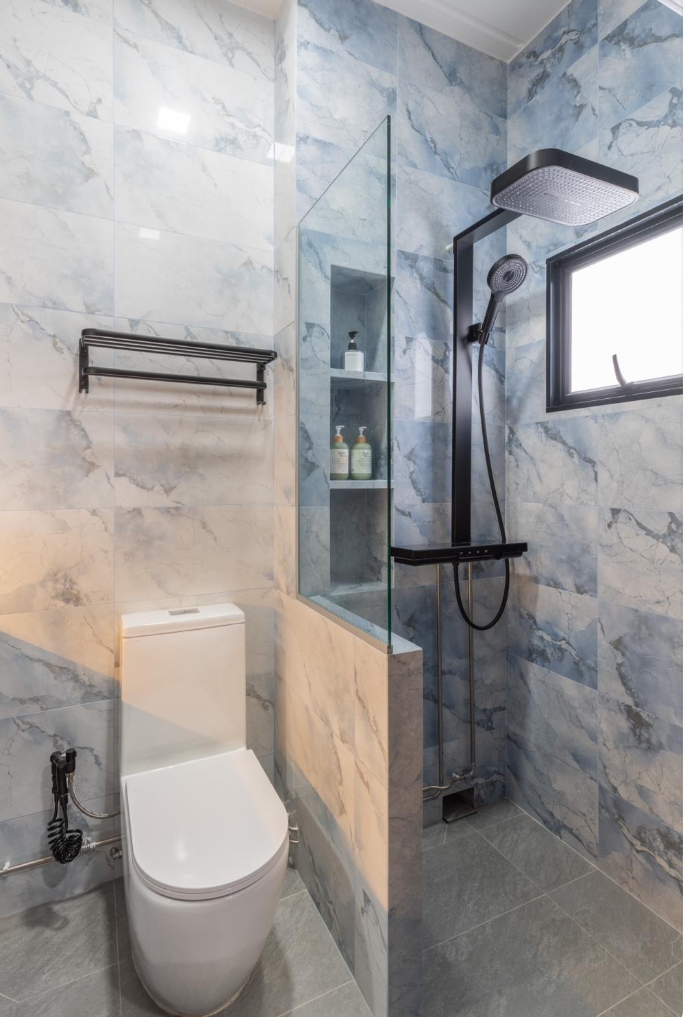 Vintage Bathroom with Homogeneous Tiles and Shower Screen