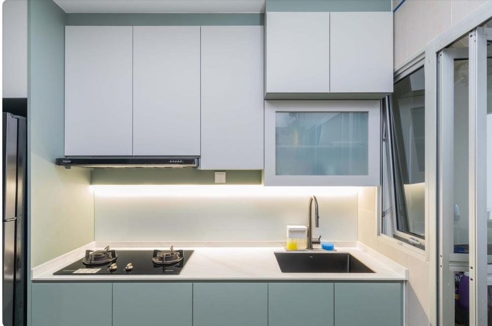 Contemporary Kitchen with Countertop and Homogeneous Tiles