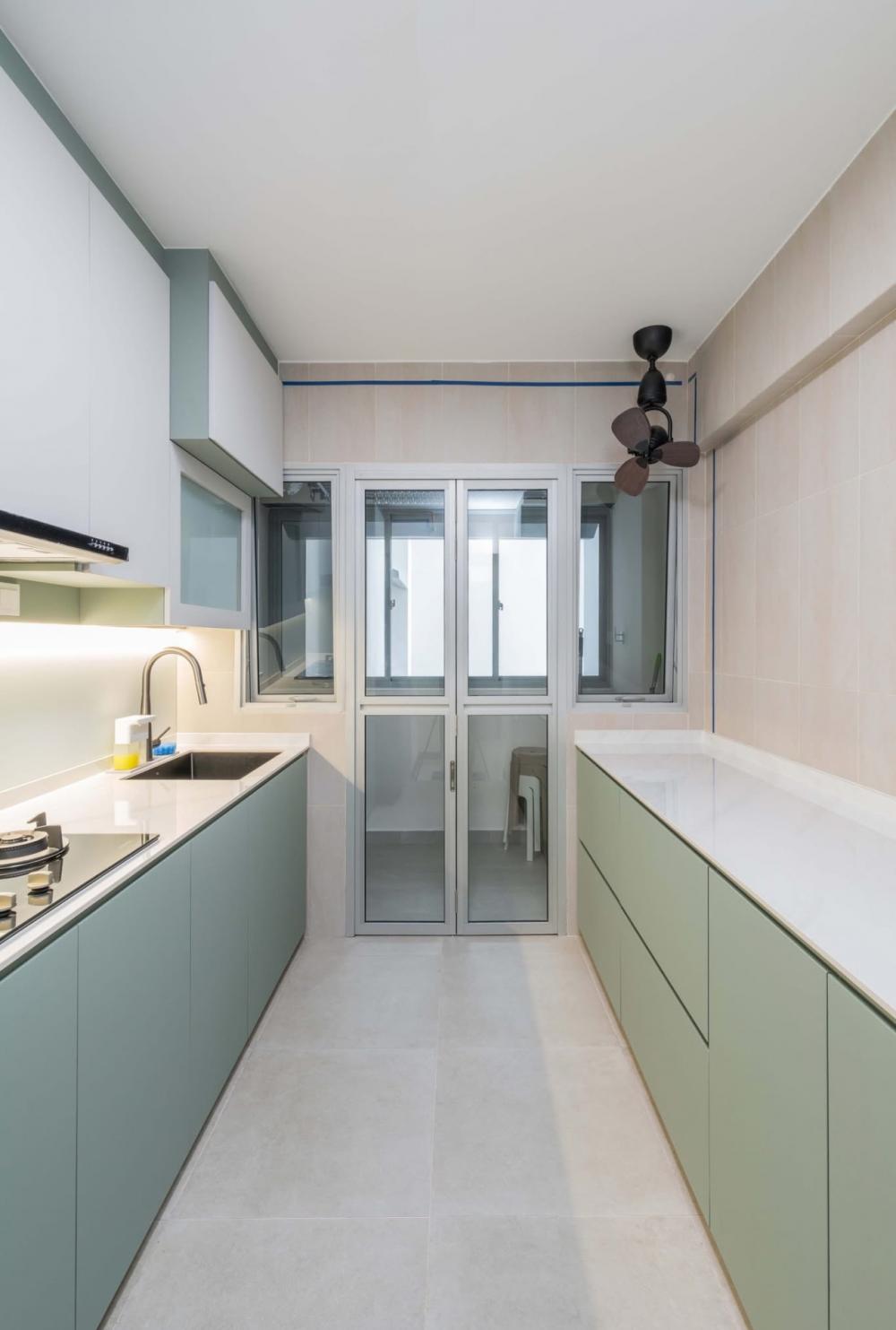 Contemporary Kitchen with Countertop and Homogeneous Tiles