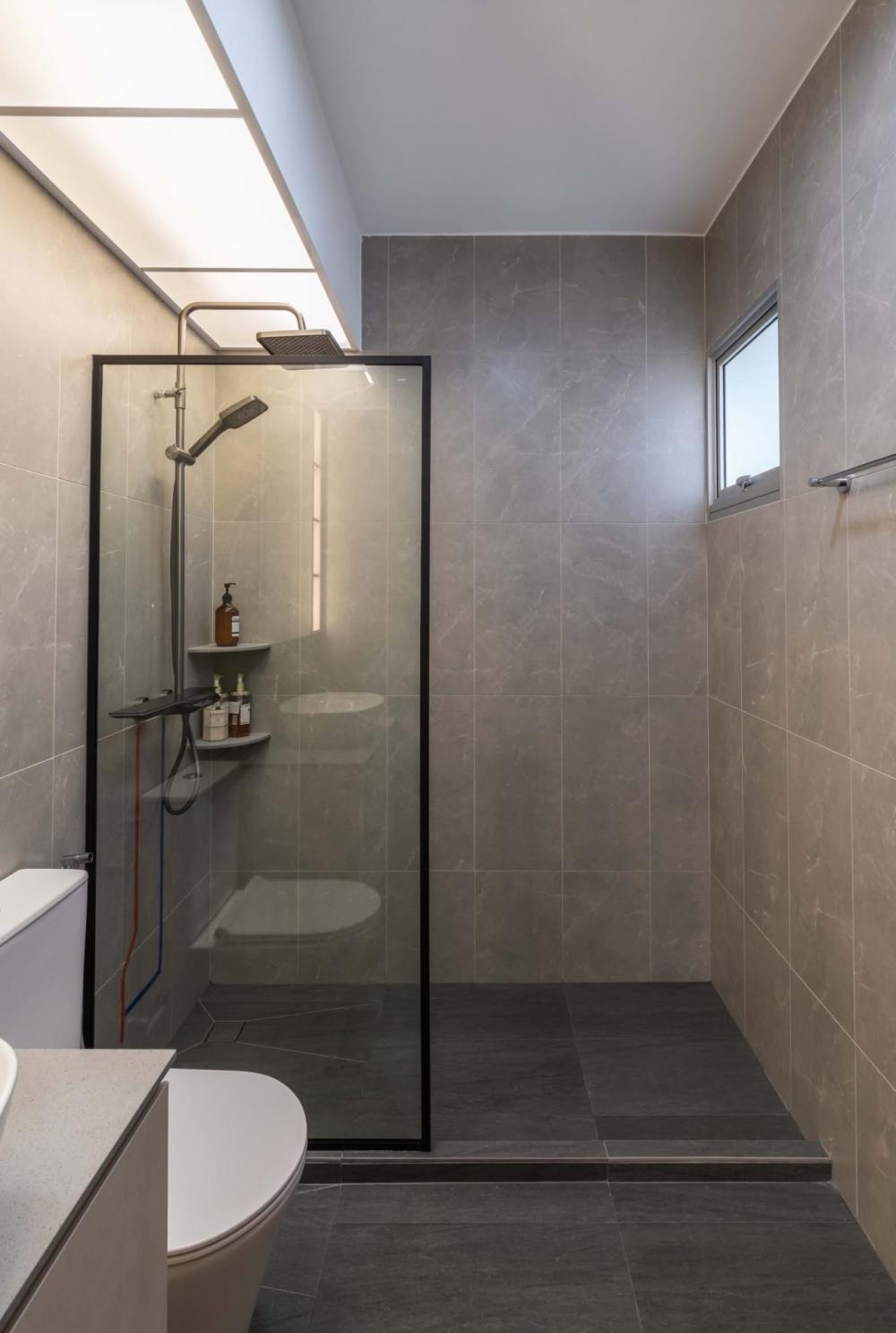 Contemporary Bathroom with Homogeneous Tiles and Mirror