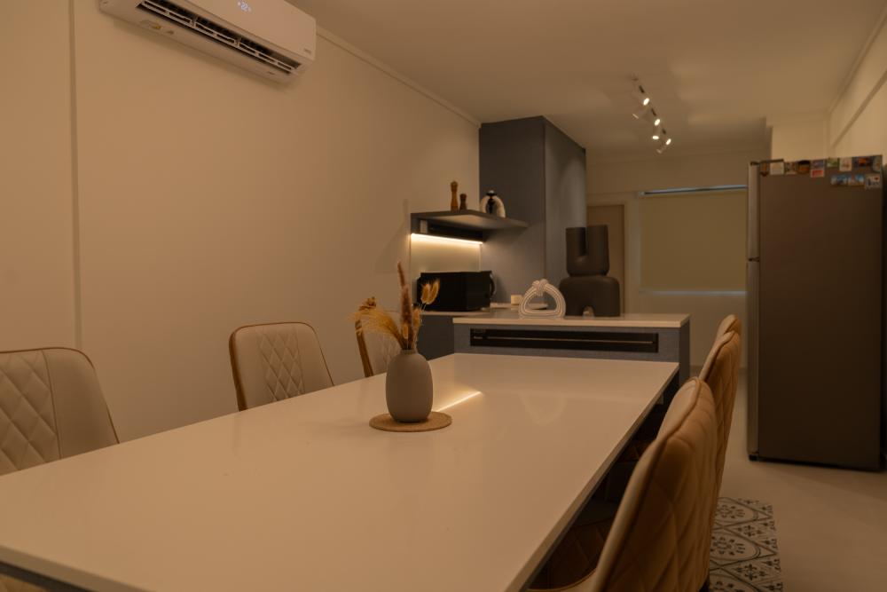 Modern Dining Room with Dining Table and Dining Chairs