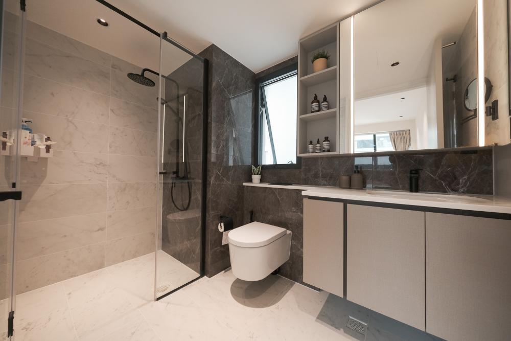 Contemporary Bathroom with Mirror and Shower Screen