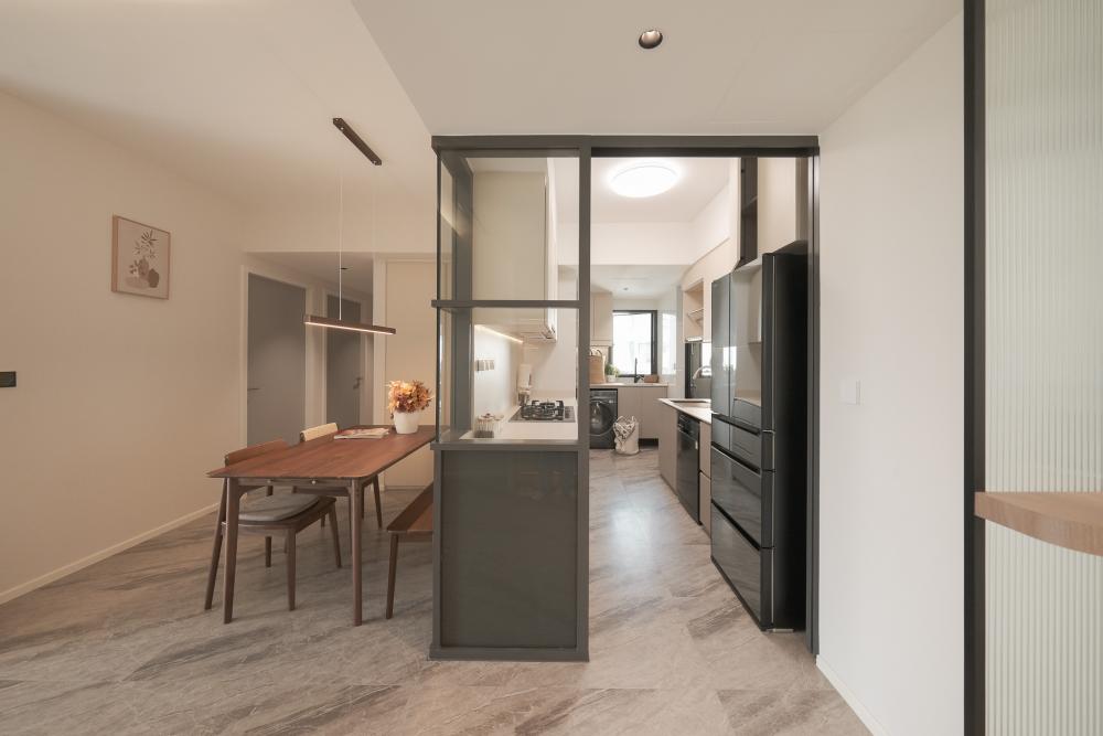 Contemporary Kitchen with Homogeneous Tiles and Cement Floor