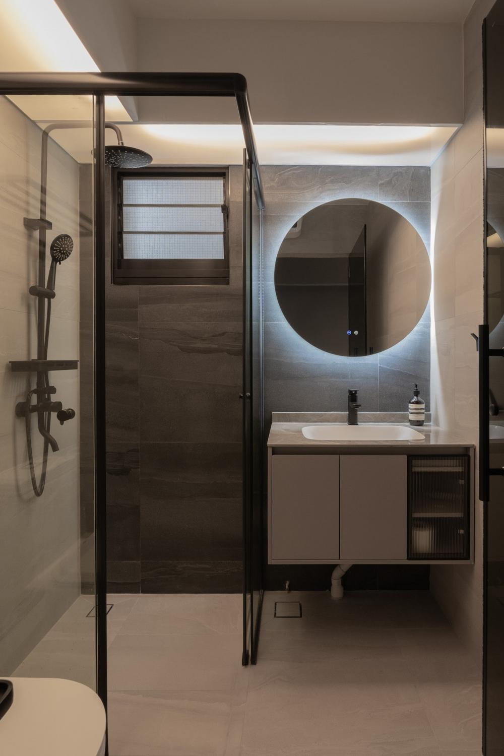 Modern Bathroom with Shower Screen and Rainshower