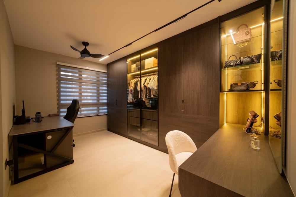 Modern Walk-in Wardrobe with Drop Light and Mirror