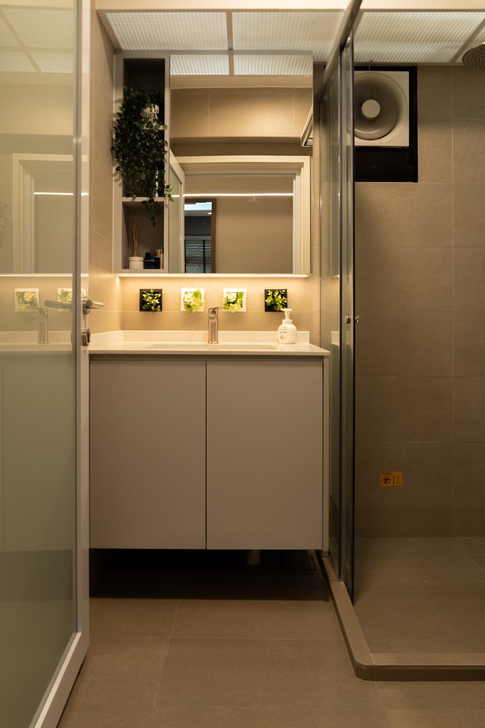 Modern Bathroom with Countertop and Homogeneous Tiles