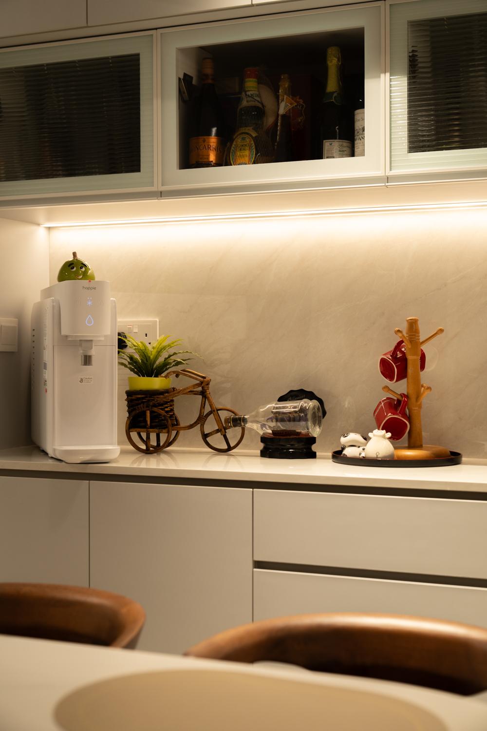 Modern Dining Room with Drop Light and Dining Table