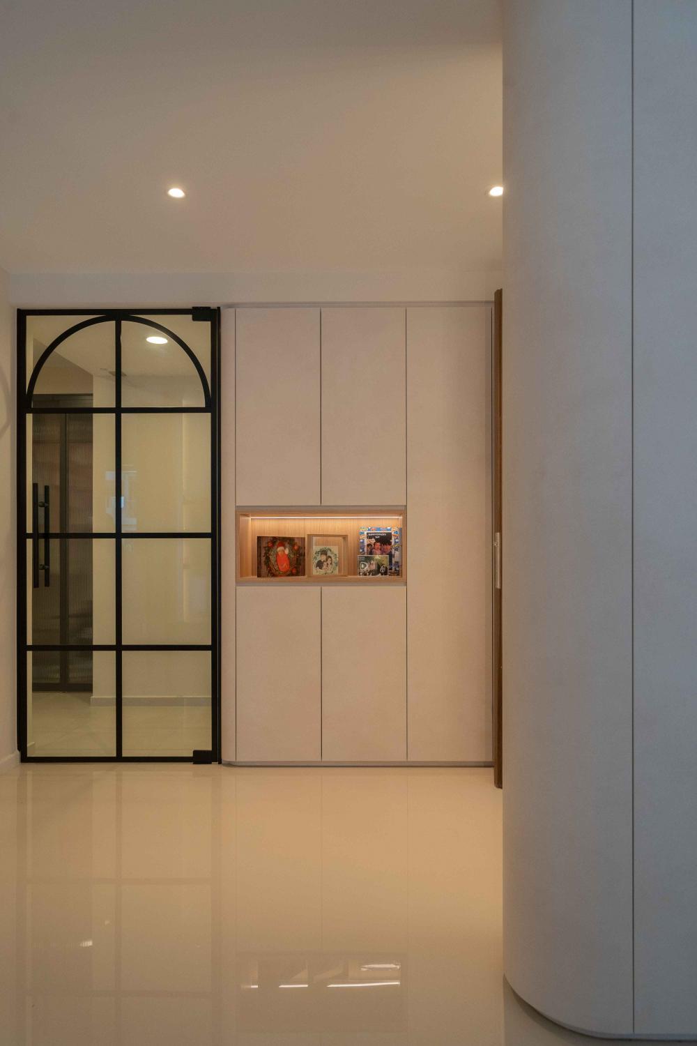 Contemporary Entryway with Shoe Rack and Small Storage