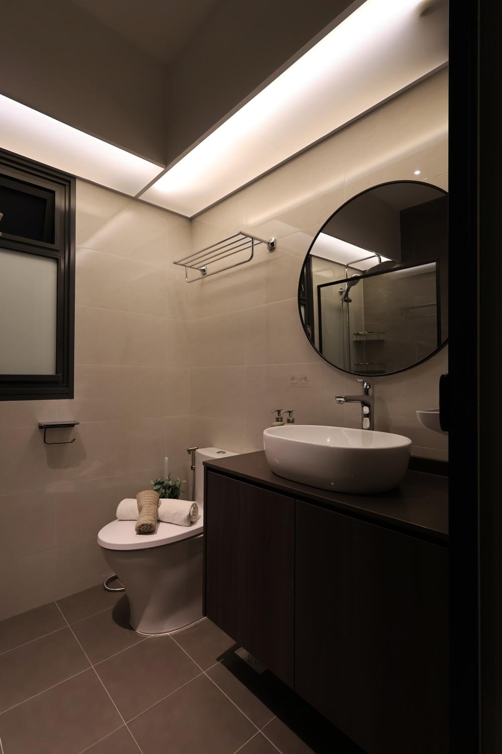 Modern Bathroom with Mirror and Bathroom Storage