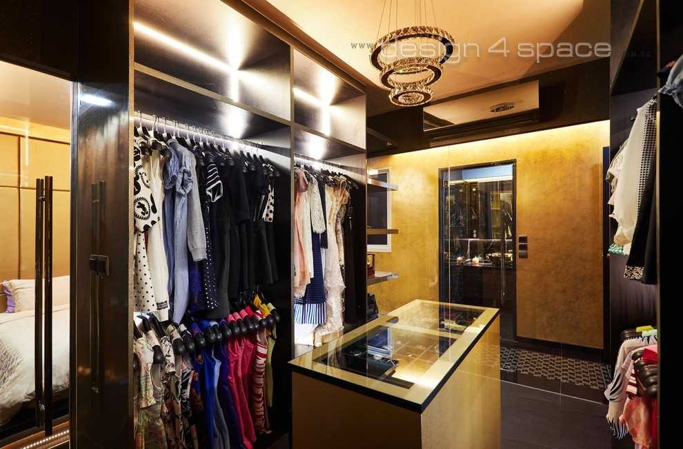 Contemporary Walk-in Wardrobe with Mirror and Wardrobe