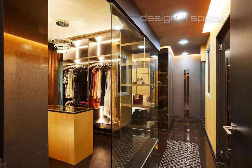 Contemporary Walk-in Wardrobe with Mirror and Wardrobe