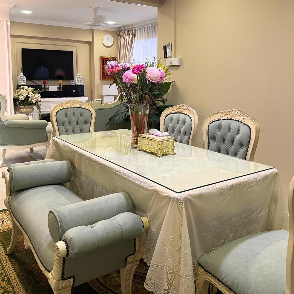 Vintage Dining Room with Cove Lighting and Dining Table