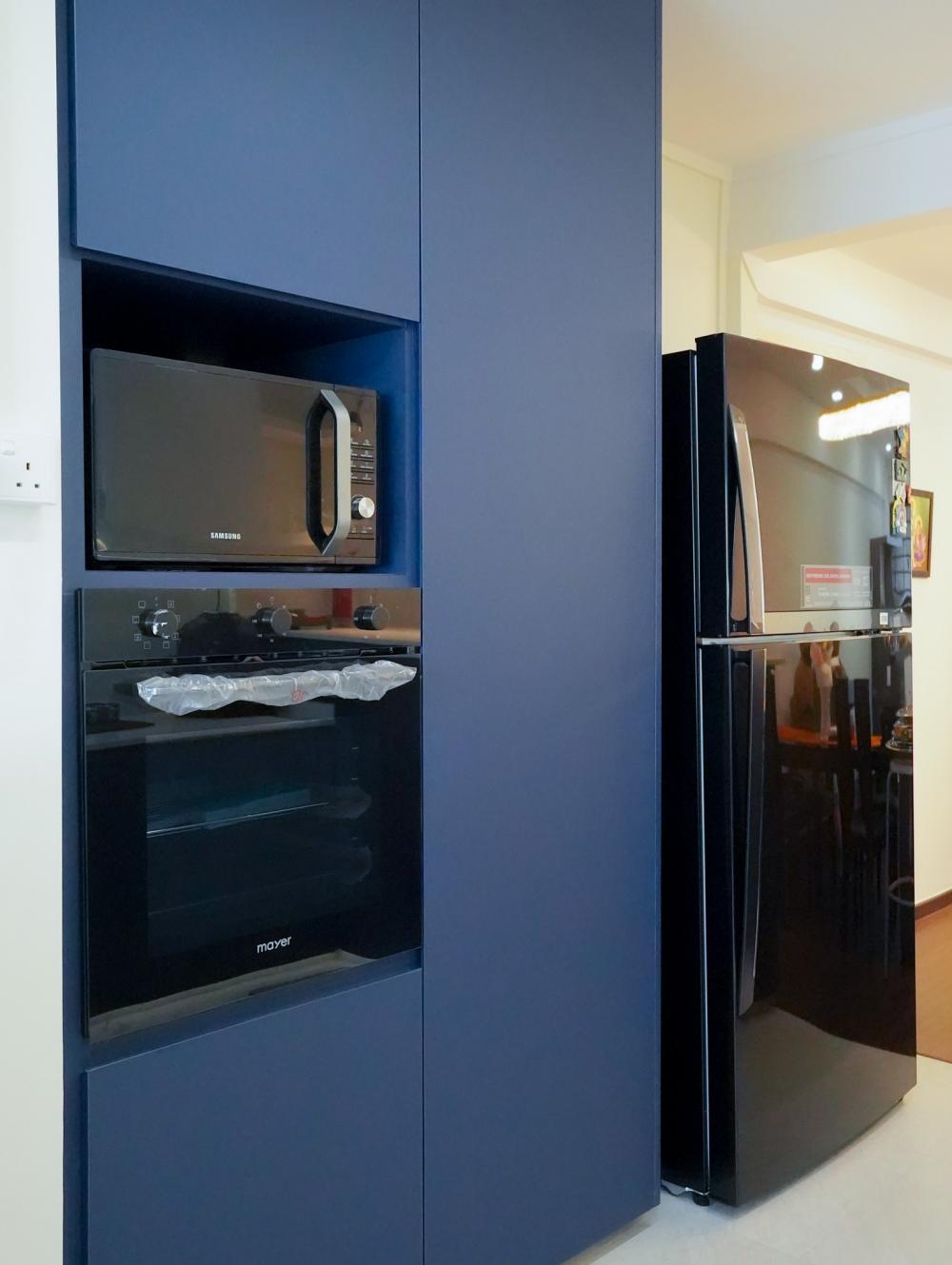 Modern Kitchen with Vinyl Flooring and Homogeneous Tiles