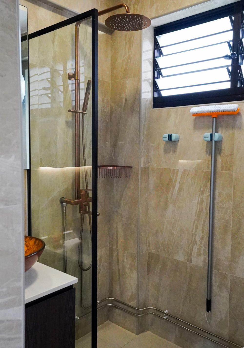 Modern Bathroom with Homogeneous Tiles and Mirror