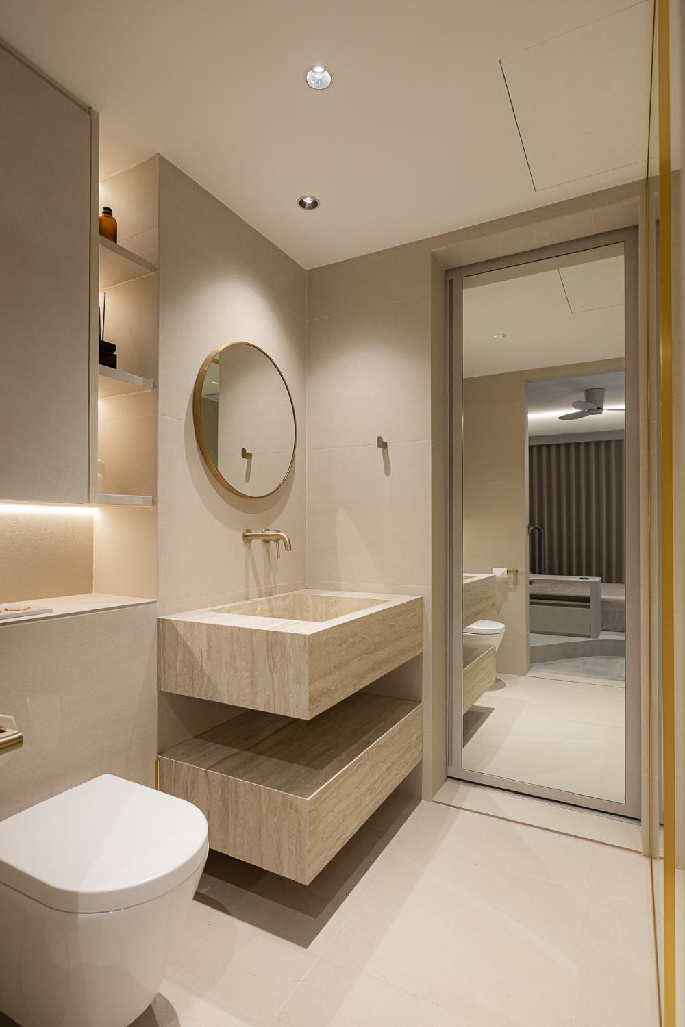 Modern Bathroom with Mirror and Bathroom Storage