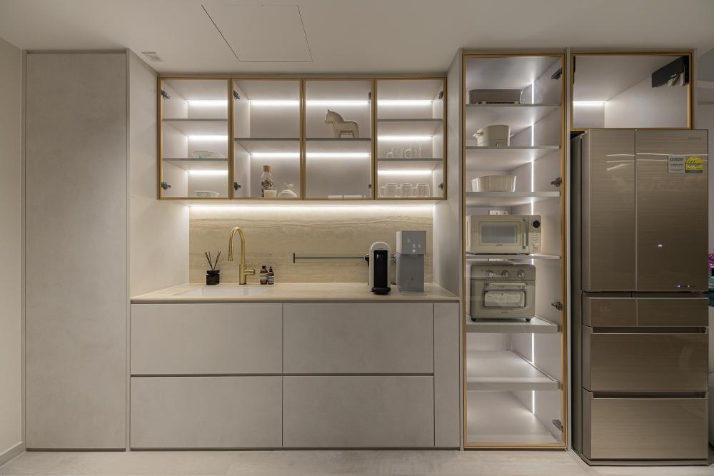 Modern Kitchen with Glass Door and Drawer Units
