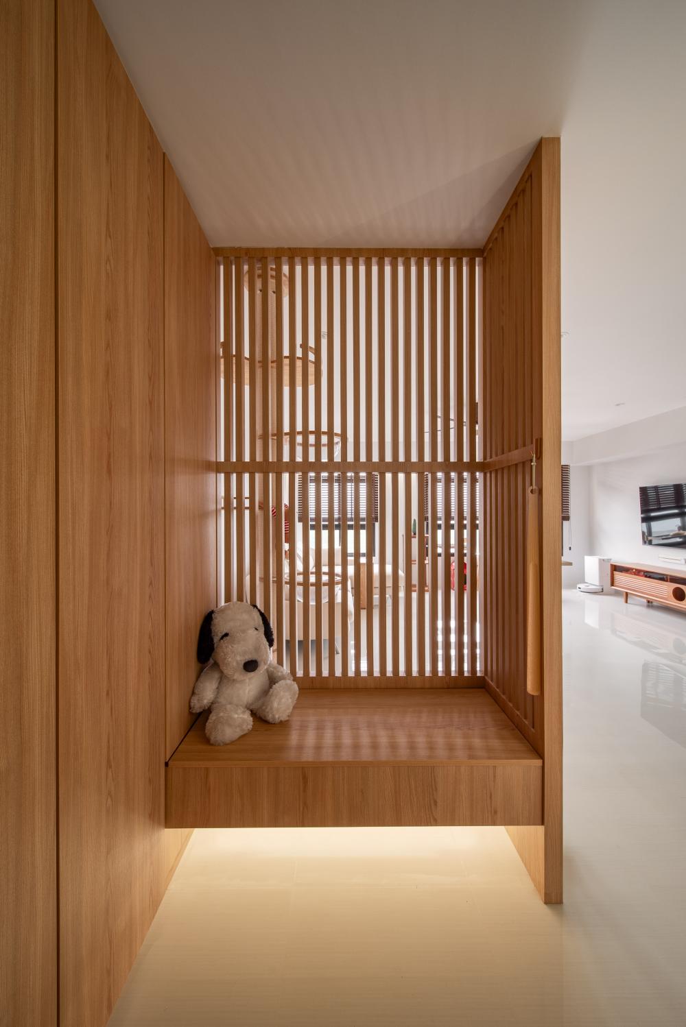 Minimalist Foyer with Settee and Feature Wall