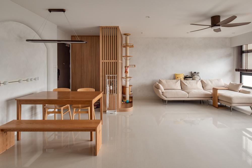 Minimalist Living Room with Homogeneous Tiles and Feature Wall