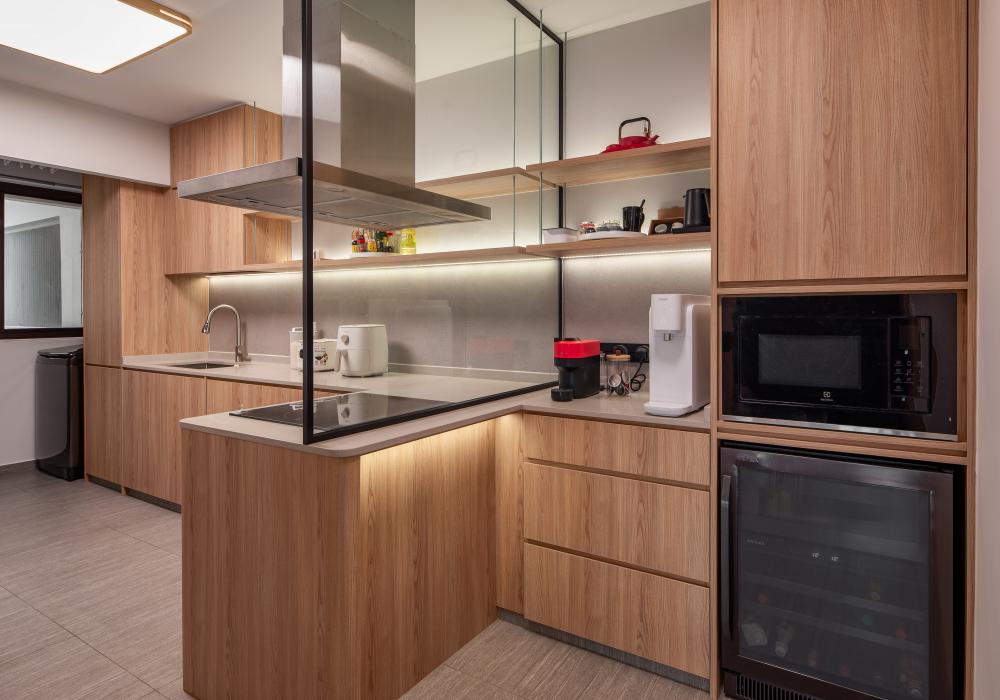 Minimalist Kitchen with Homogeneous Tiles and Kitchen Backsplash