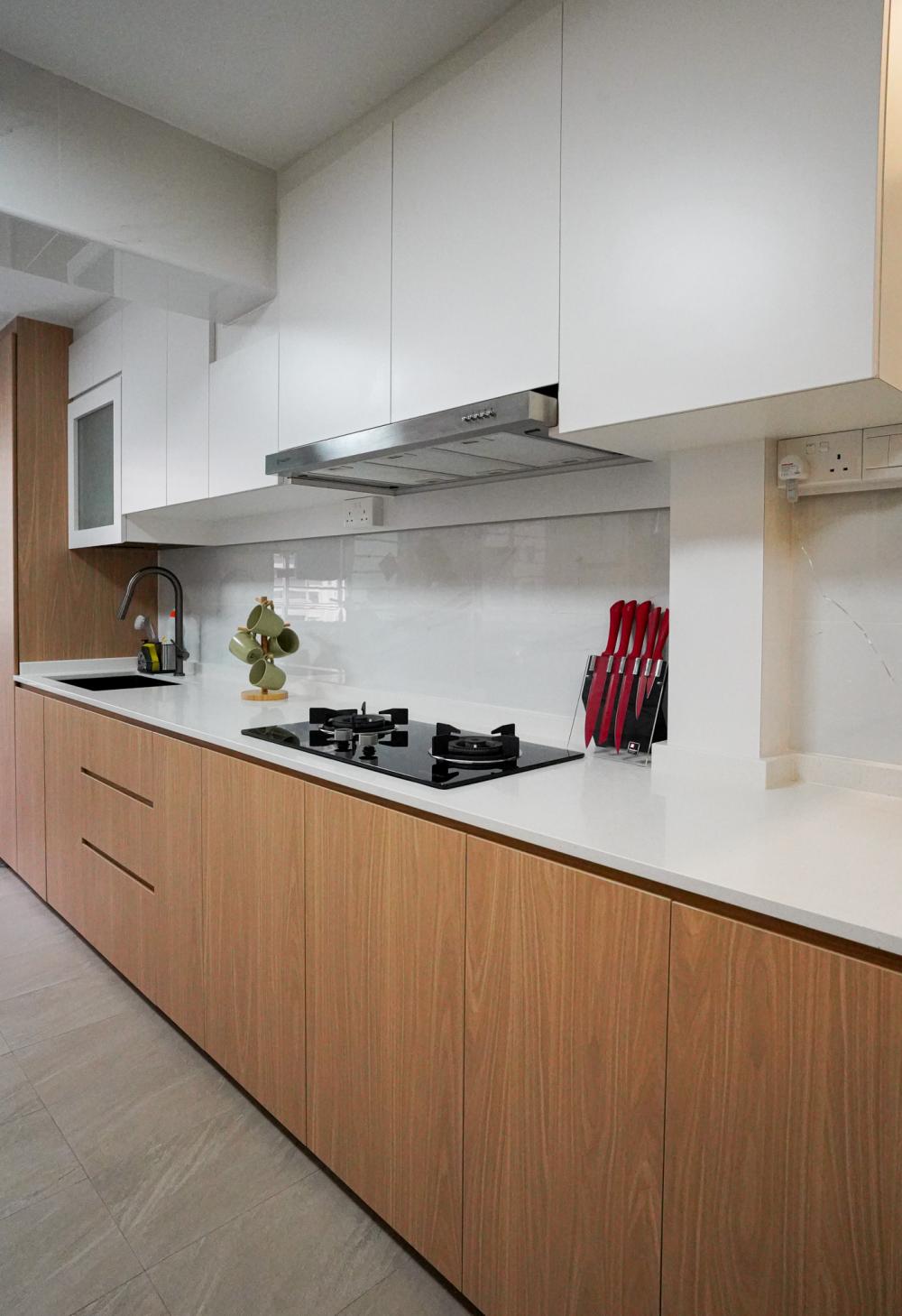 Modern Kitchen with Countertop and Homogeneous Tiles