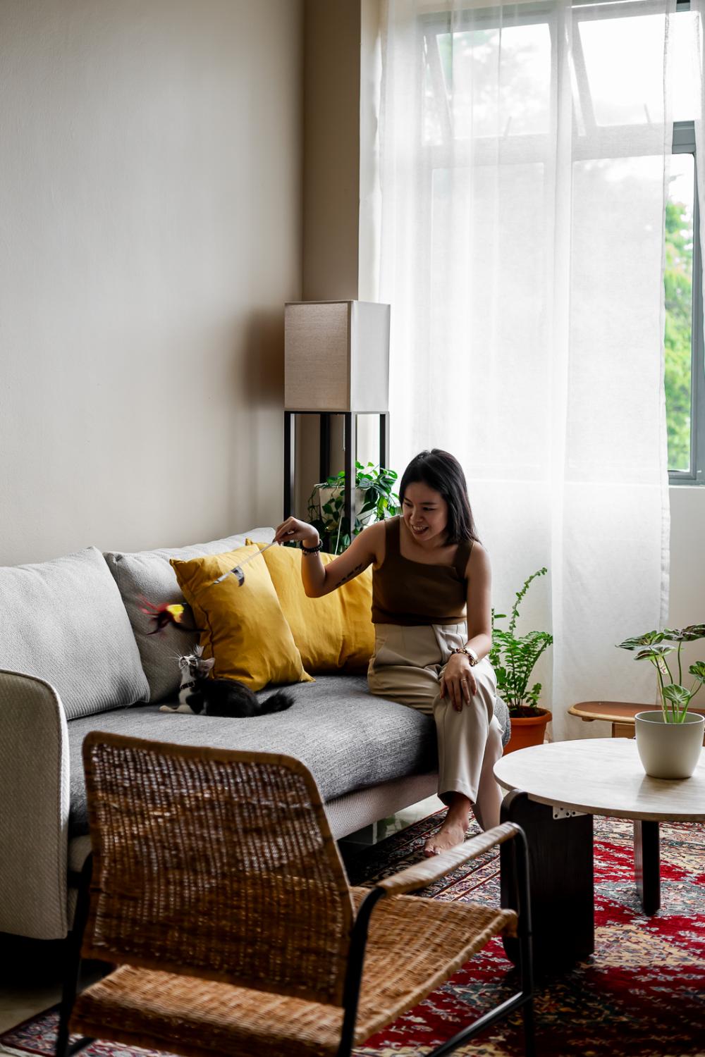 Vintage Living Room with Carpet and Sofa