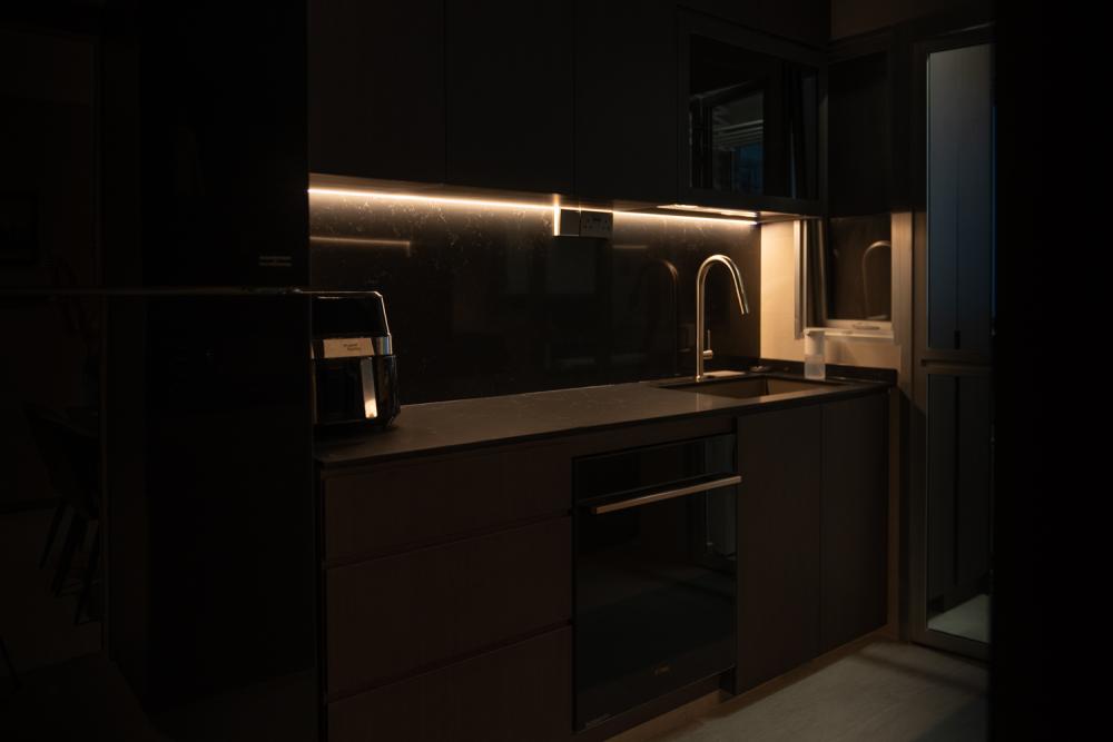 Modern Kitchen with Wood Flooring and Open Kitchen