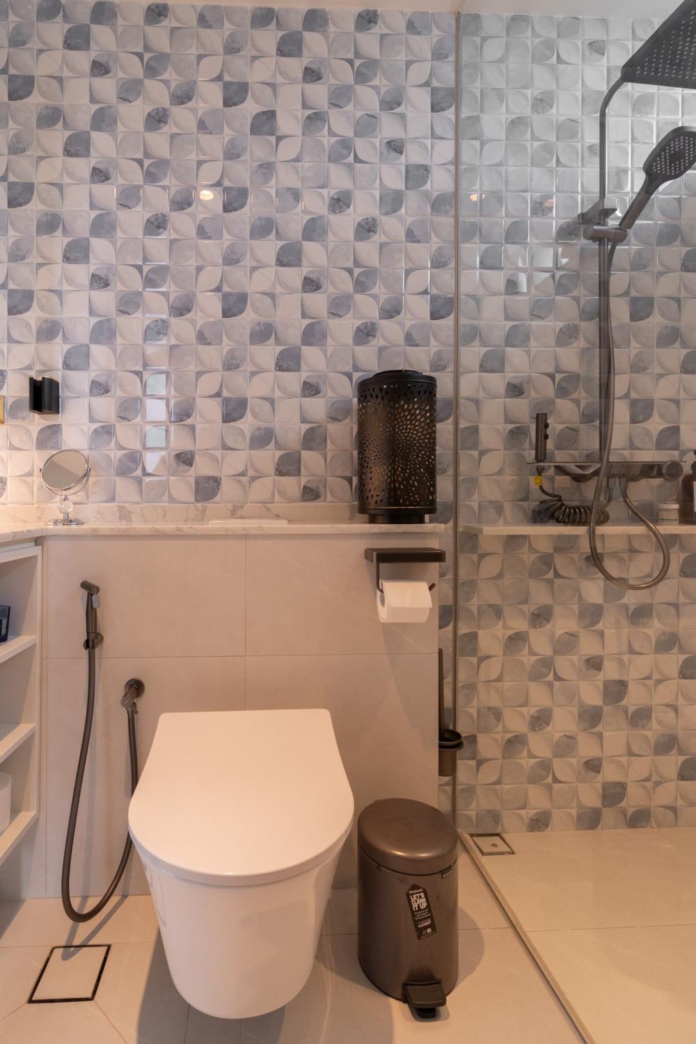 Contemporary Bathroom with Shower Screen and Rainshower