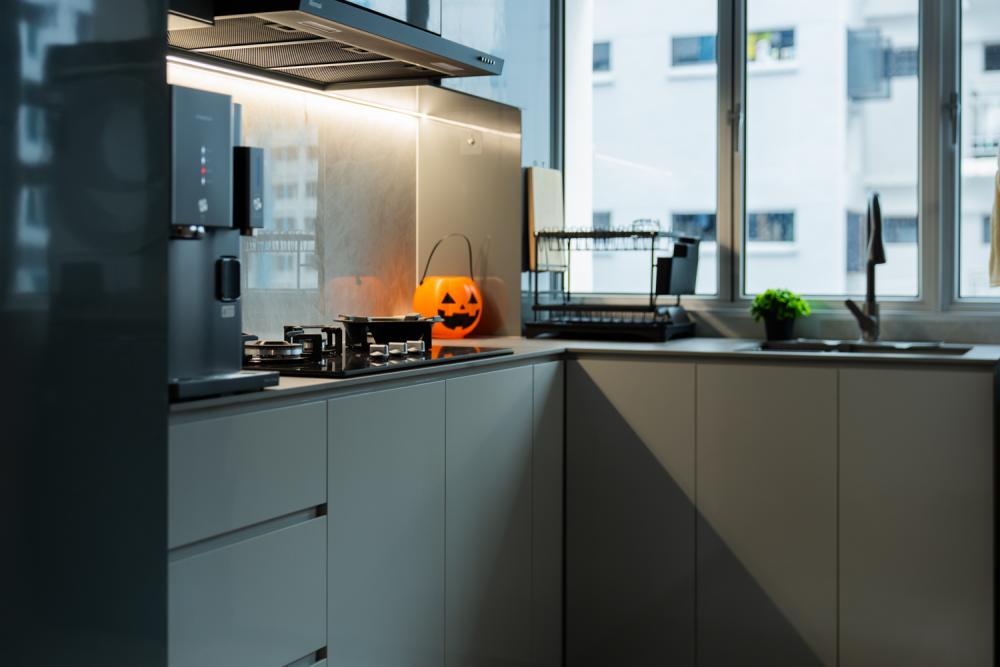 Modern Kitchen with Wood Flooring and Kitchen Window