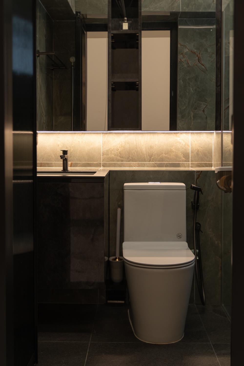 Modern Bathroom with Mirror and Bathroom Accessories