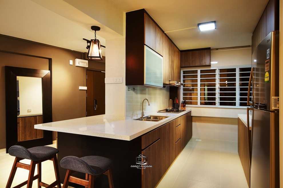 Contemporary Kitchen with Homogeneous Tiles and Marble Floor