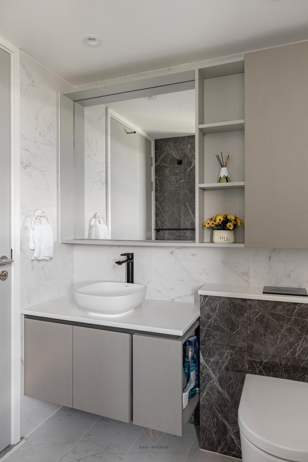 Modern Bathroom with Countertop and Homogeneous Tiles