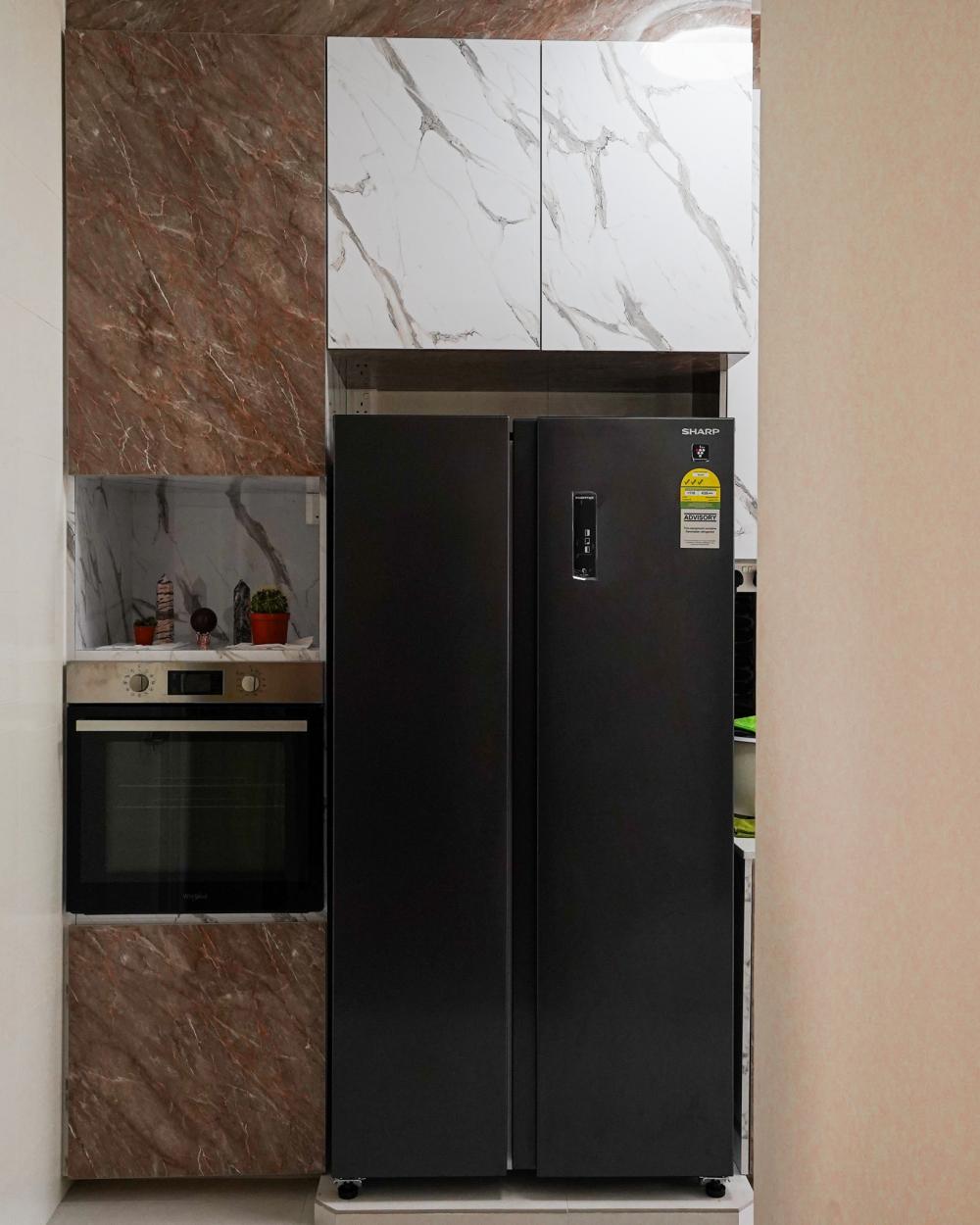 Vintage Kitchen with Homogeneous Tiles and Open Storage
