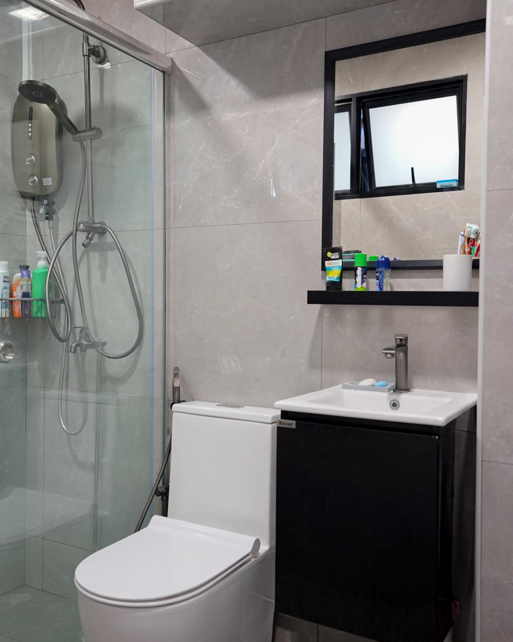 Scandinavian Bathroom with Homogeneous Tiles and Mirror