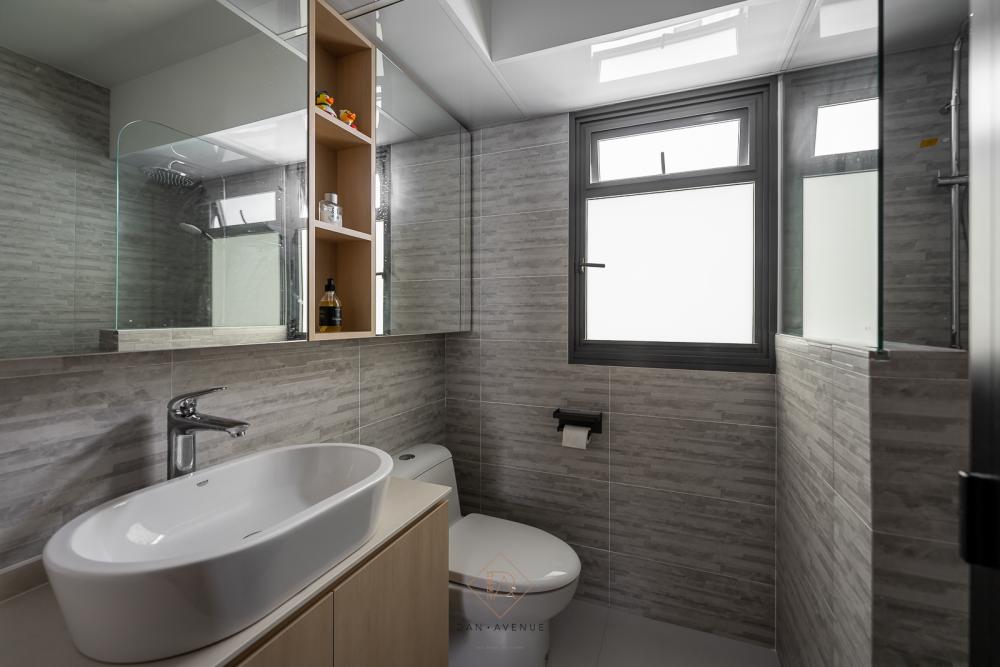 Transitional Bathroom with Countertop and Homogeneous Tiles