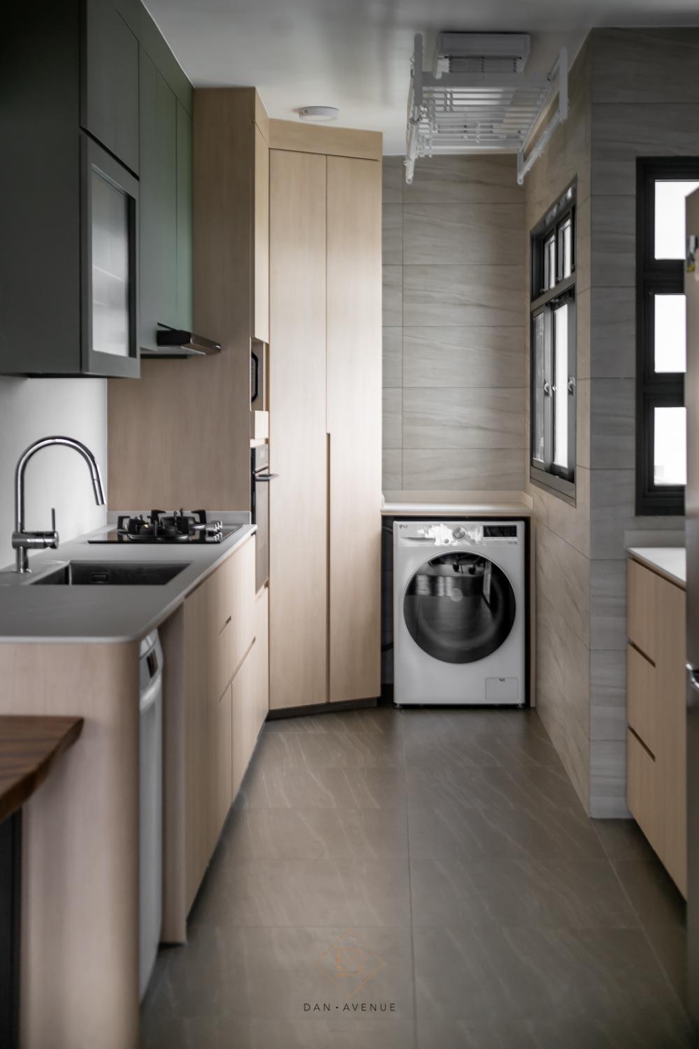Transitional Kitchen with Countertop and Homogeneous Tiles