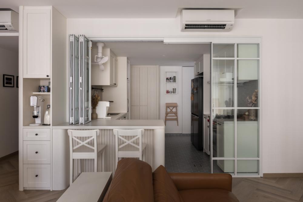 Modern Kitchen with Glass Door and Breakfast Counter