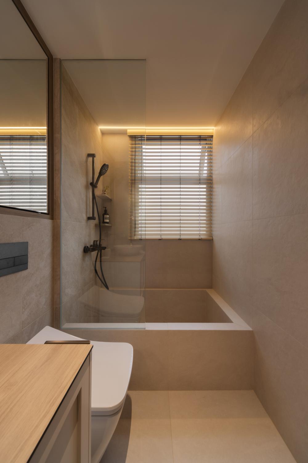 Modern Bathroom with Mirror and Bathtub