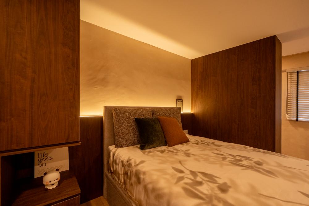 Contemporary Bedroom with Wardrobe and Closet