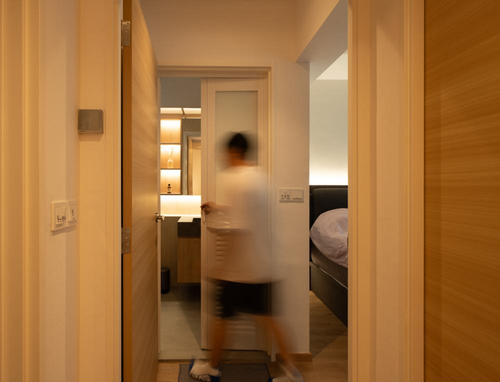 Scandinavian Bathroom with Mirror and Bathroom Storage