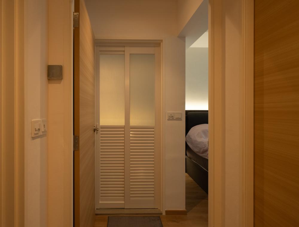 Scandinavian Bathroom with Mirror and Bathroom Mirrors