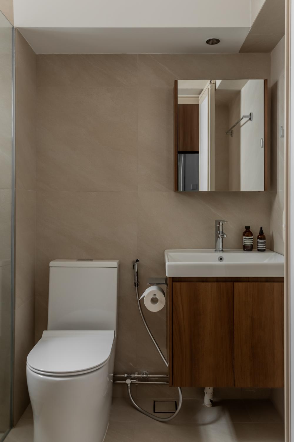Minimalist Bathroom with Mirror and Bathroom Storage