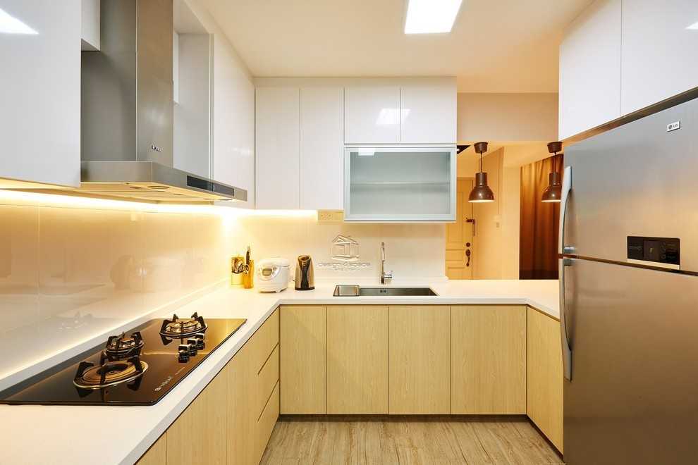 Modern Kitchen with Homogeneous Tiles and Wood Flooring