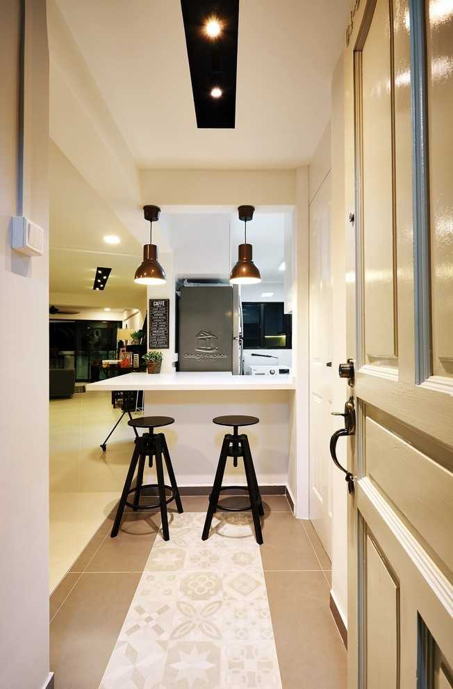 Modern Kitchen with Wood Flooring and Kitchen Window