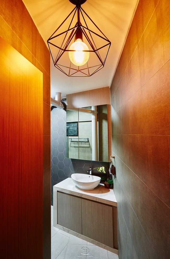 Modern Bathroom with Mirror and Bathroom Storage