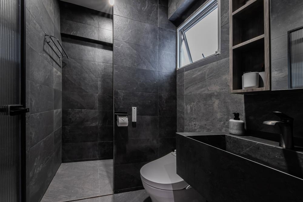 Scandinavian Bathroom with Mirror and Bathroom Storage