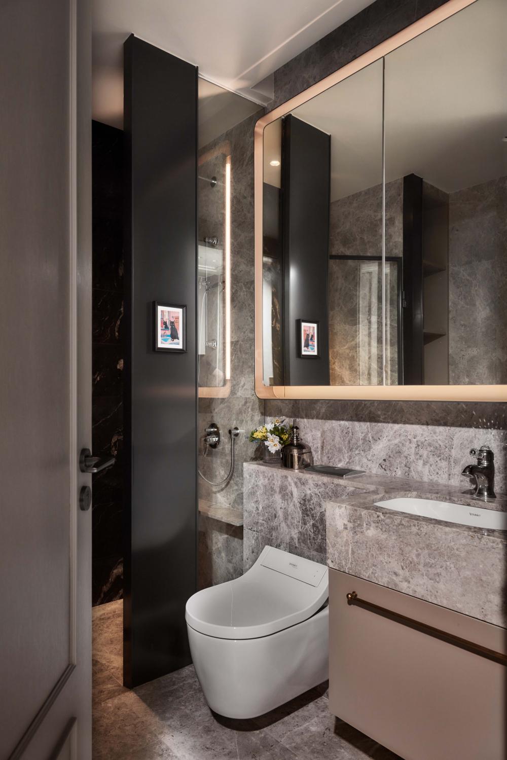 Modern Bathroom with Countertop and Homogeneous Tiles