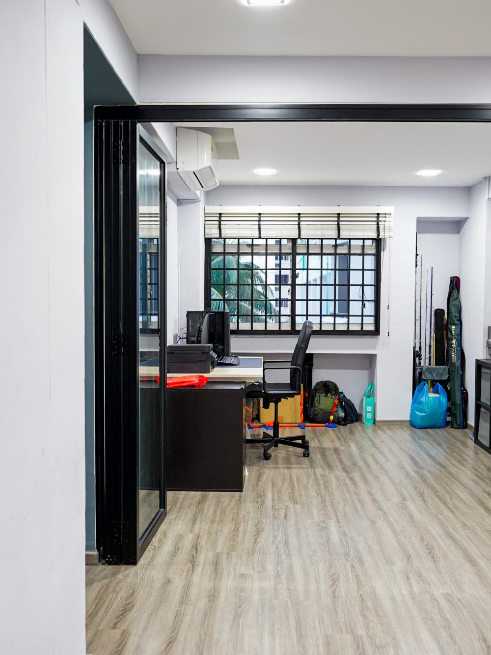 Modern Workstation with Vinyl Flooring and Desk