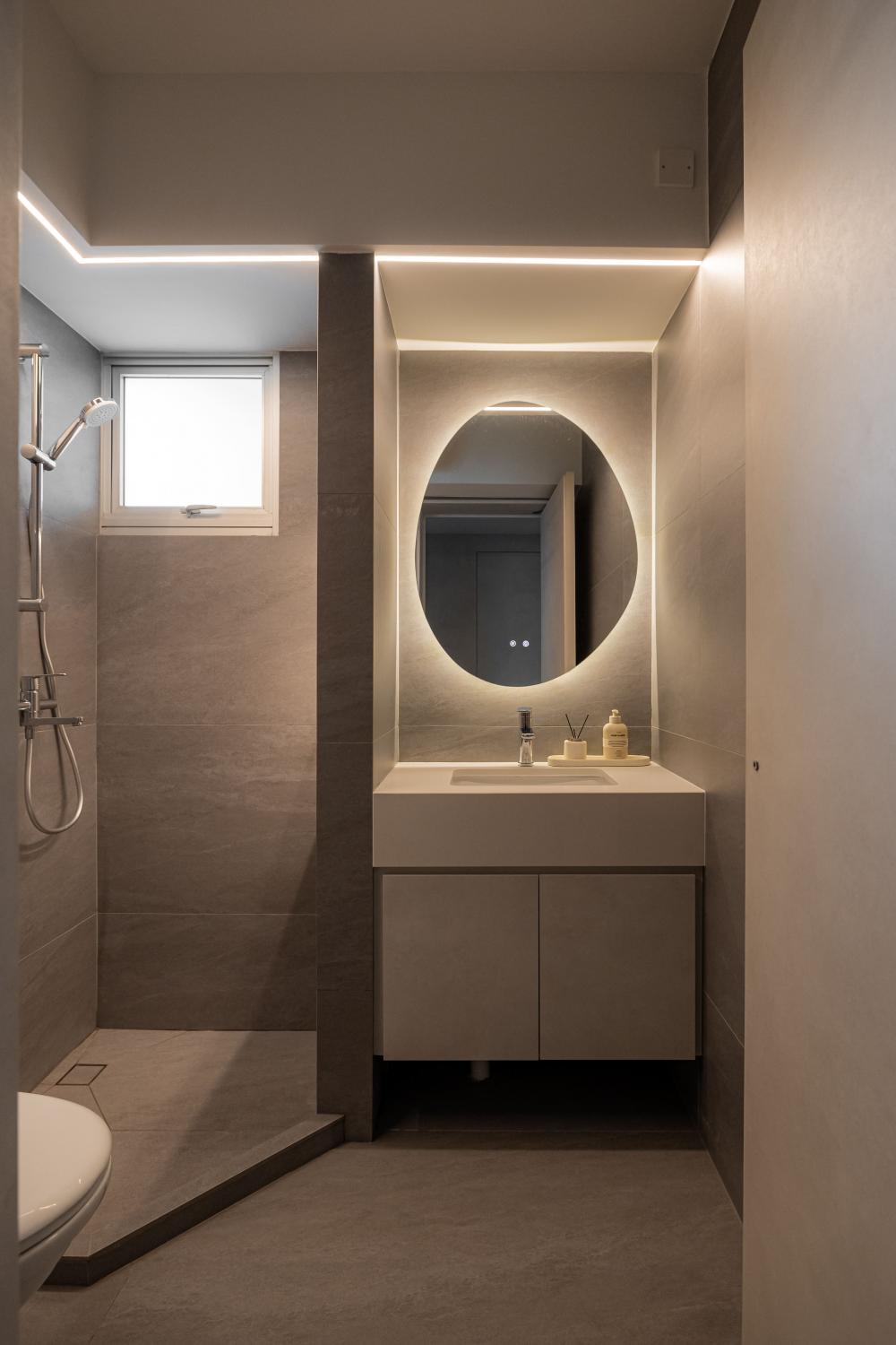 Modern Bathroom with Mirror and Bathroom Storage