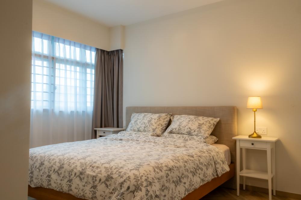 Minimalist Bedroom with Vinyl Flooring and Curtain